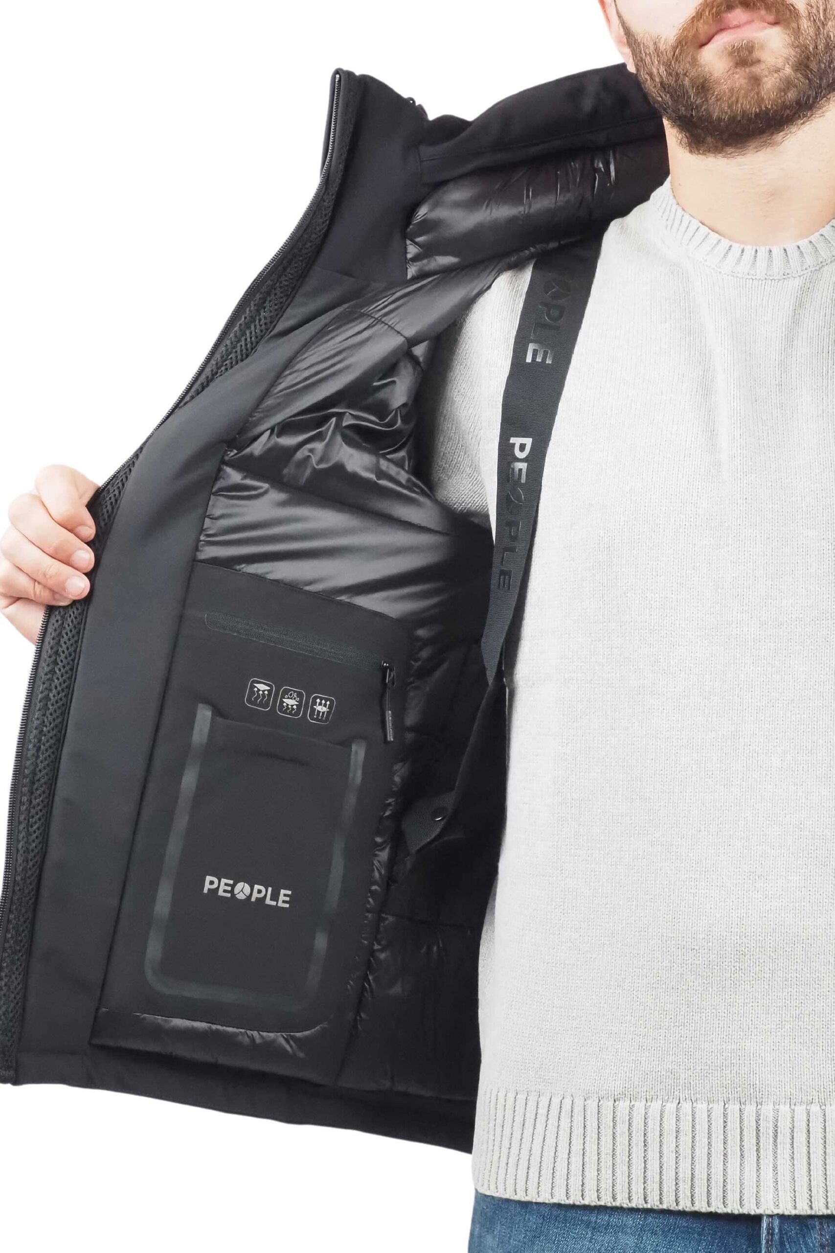 25-People-of-Shibuya-Haneda-interno-con-bretelle